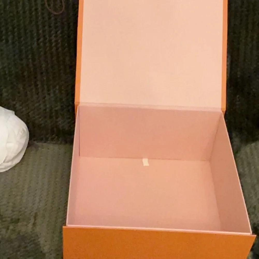 Authentic LOUIS VUITTON Super Large magnetic  Pull on Box 12x12x6